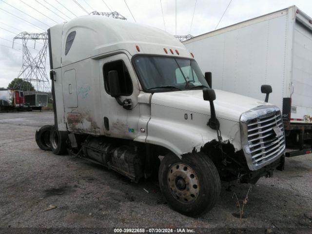  Salvage Freightliner Cascadia 125