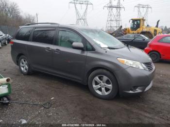  Salvage Toyota Sienna