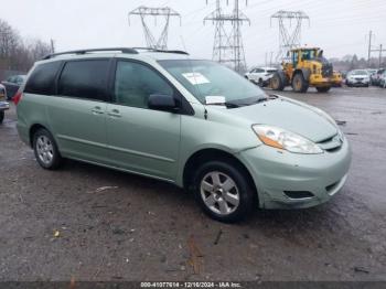  Salvage Toyota Sienna