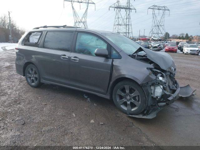  Salvage Toyota Sienna