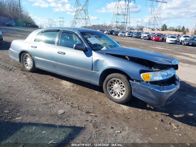  Salvage Lincoln Towncar