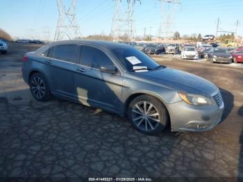  Salvage Chrysler 200