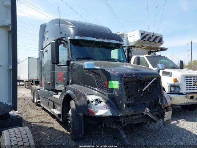  Salvage Volvo Vn