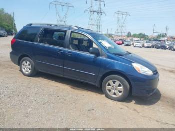  Salvage Toyota Sienna