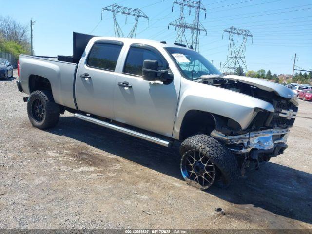  Salvage Chevrolet Silverado 2500