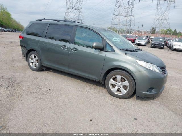  Salvage Toyota Sienna