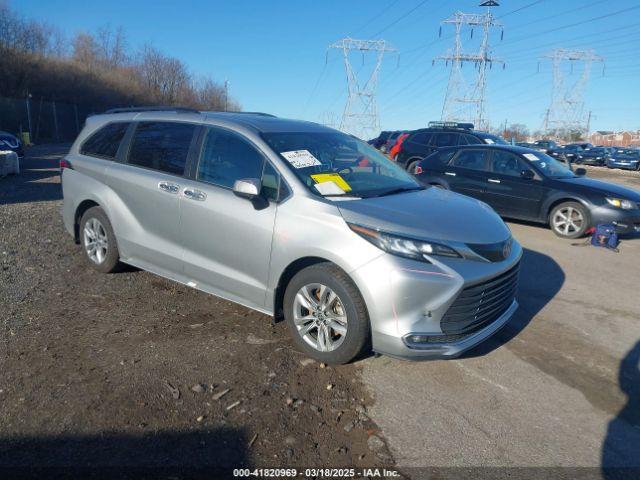  Salvage Toyota Sienna
