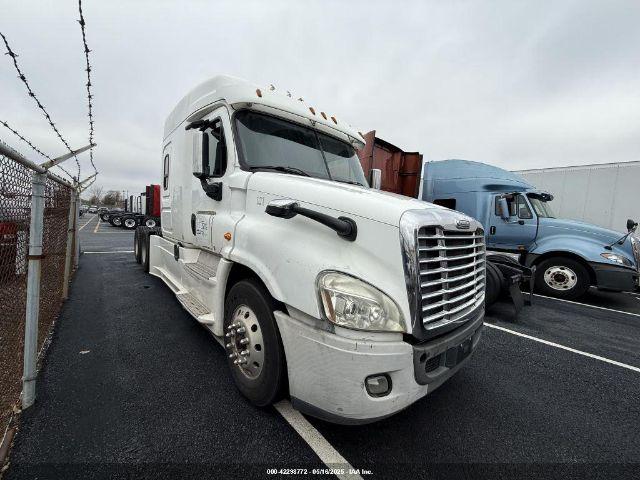  Salvage Freightliner Cascadia 125