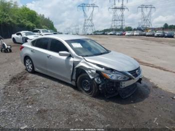  Salvage Nissan Altima