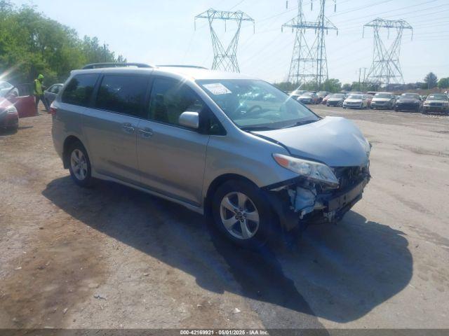  Salvage Toyota Sienna