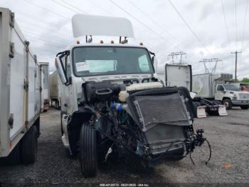  Salvage Volvo Vnl