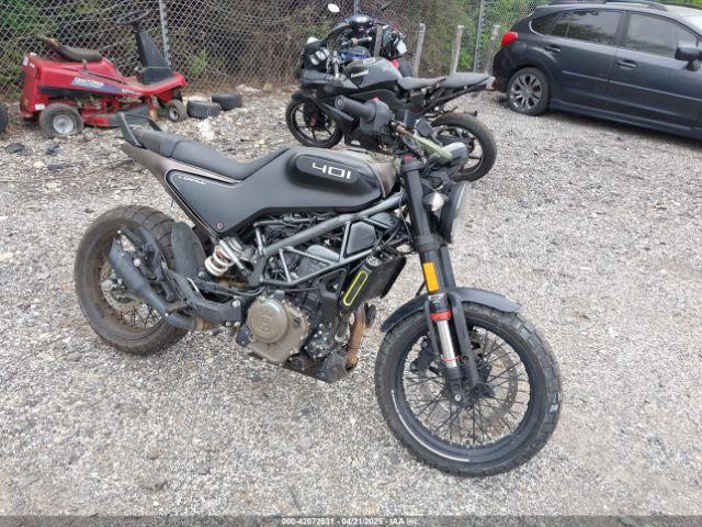  Salvage Husqvarna Vitpilen 401 Svartpilen 4