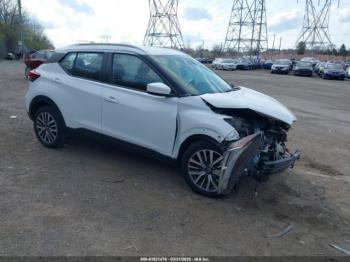  Salvage Nissan Kicks