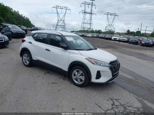  Salvage Nissan Kicks