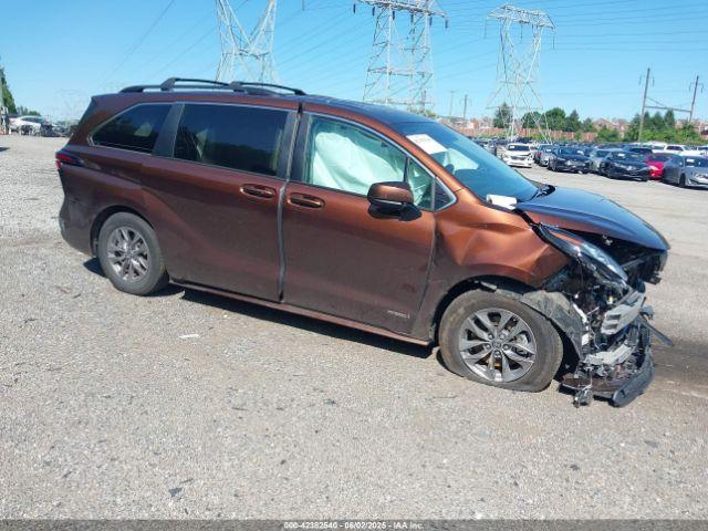  Salvage Toyota Sienna