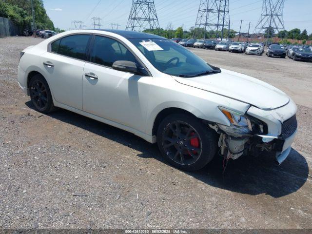  Salvage Nissan Maxima