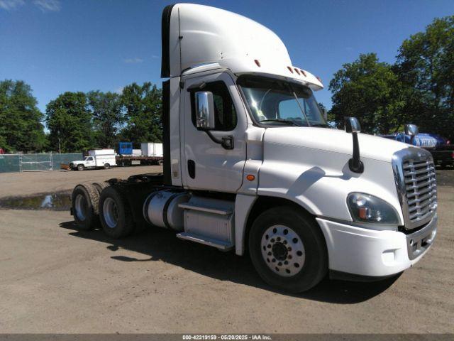  Salvage Freightliner Cascadia 125