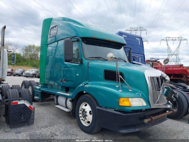  Salvage Volvo Vn