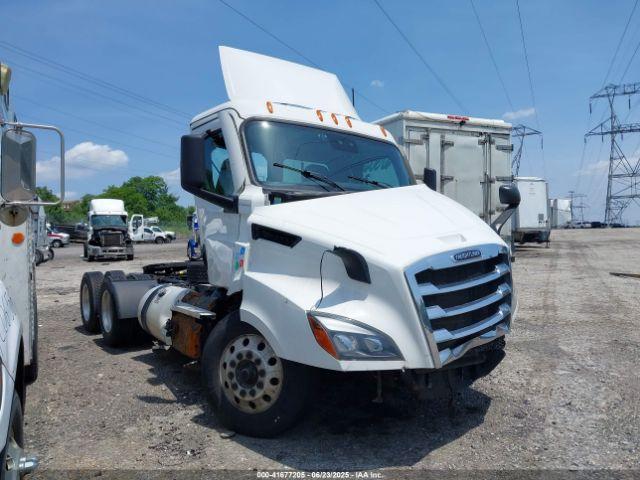  Salvage Freightliner New Cascadia 116