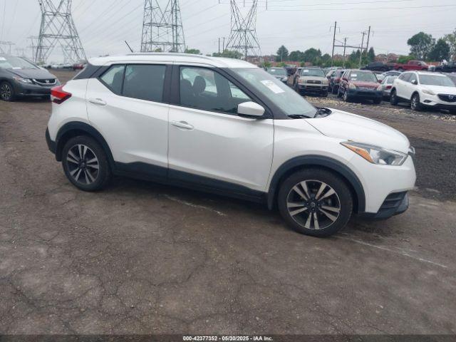  Salvage Nissan Kicks
