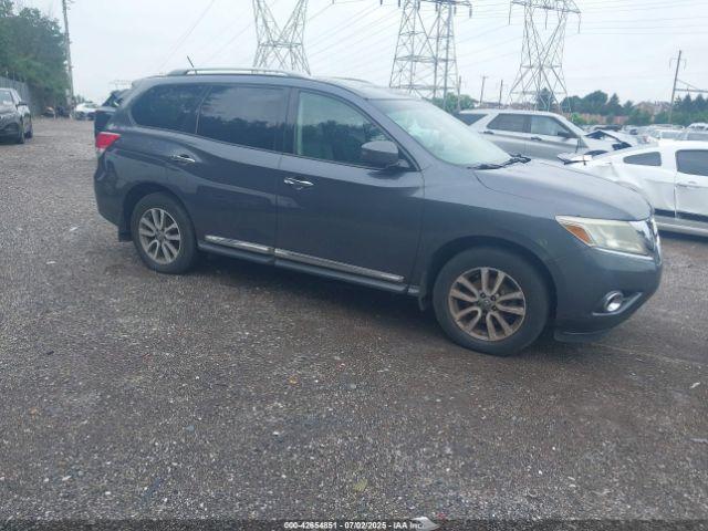  Salvage Nissan Pathfinder