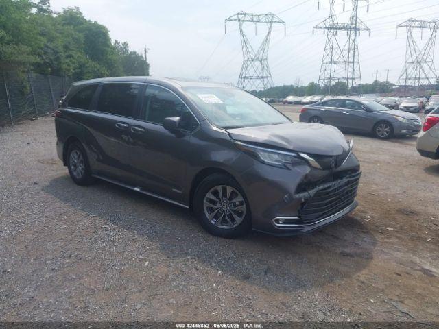  Salvage Toyota Sienna