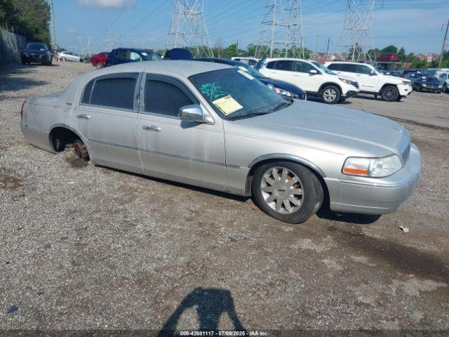 Salvage Lincoln Towncar