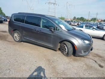  Salvage Chrysler Pacifica