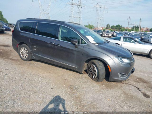  Salvage Chrysler Pacifica