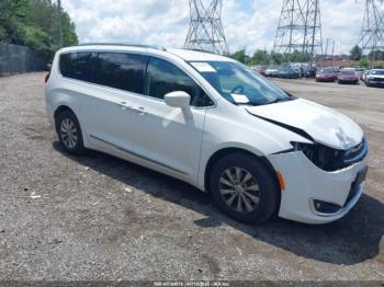  Salvage Chrysler Pacifica