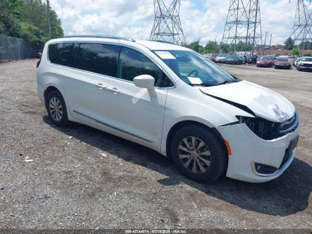  Salvage Chrysler Pacifica