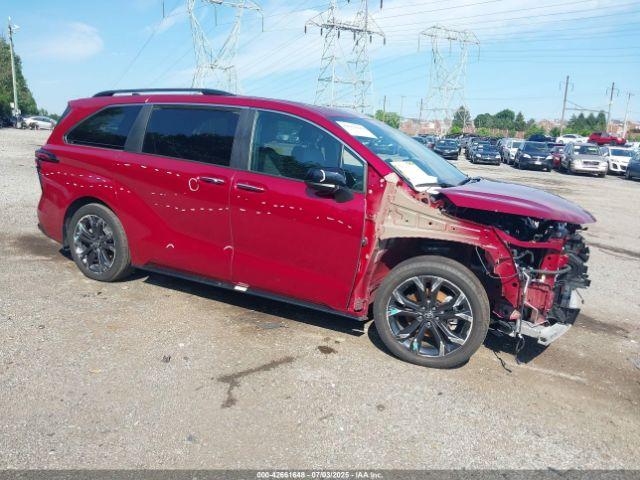  Salvage Toyota Sienna