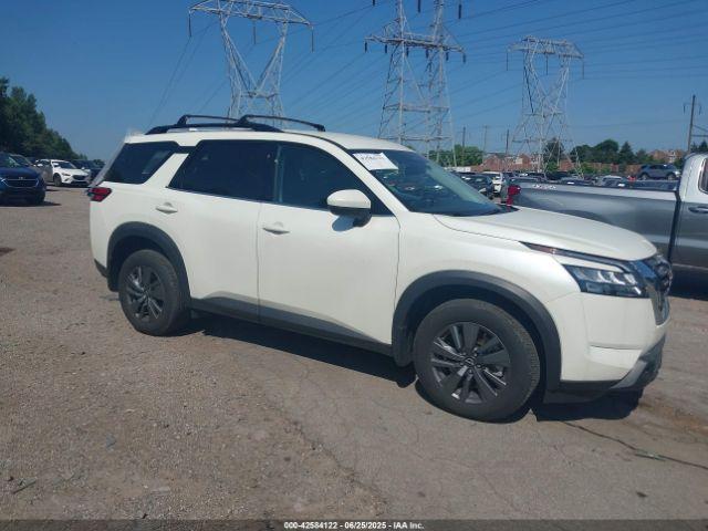  Salvage Nissan Pathfinder