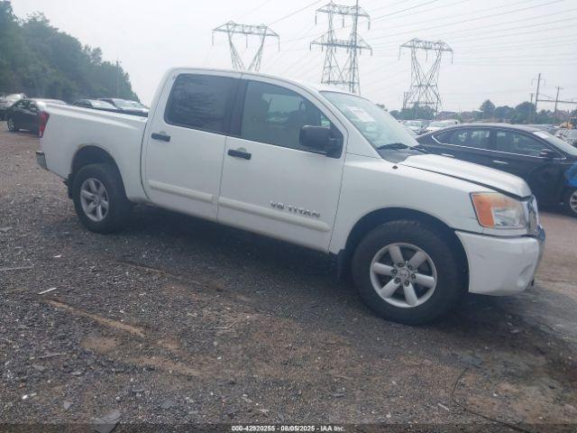  Salvage Nissan Titan