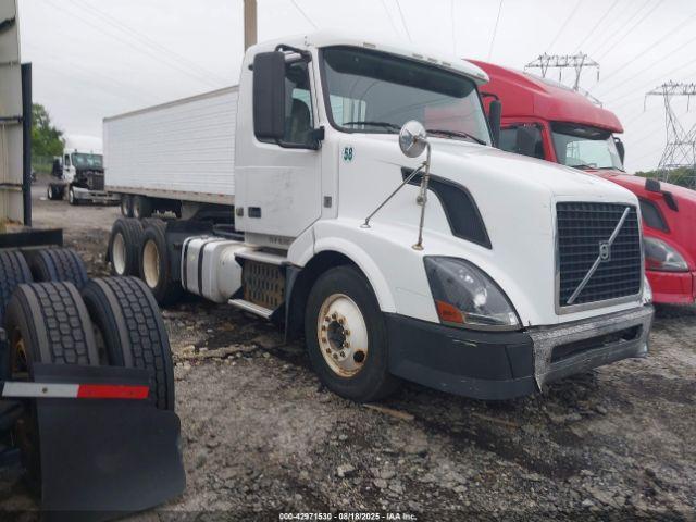  Salvage Volvo Vn