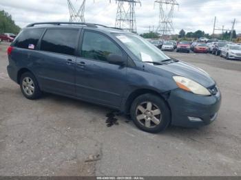  Salvage Toyota Sienna