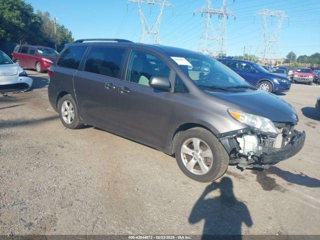  Salvage Toyota Sienna