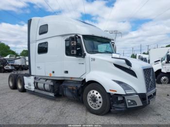  Salvage Volvo Vnl