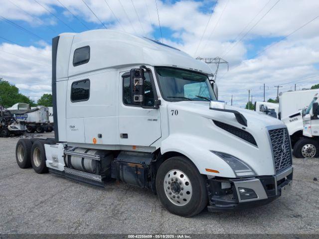  Salvage Volvo Vnl