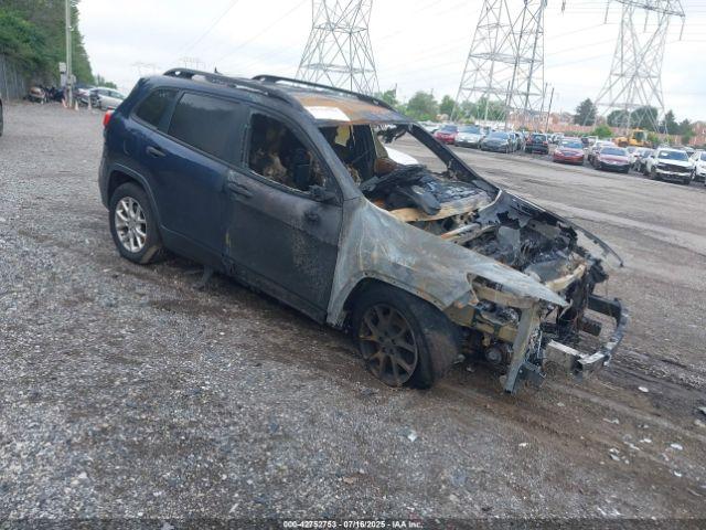  Salvage Jeep Cherokee