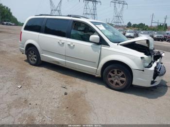  Salvage Chrysler Town & Country