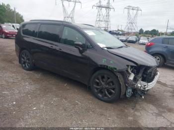  Salvage Chrysler Pacifica