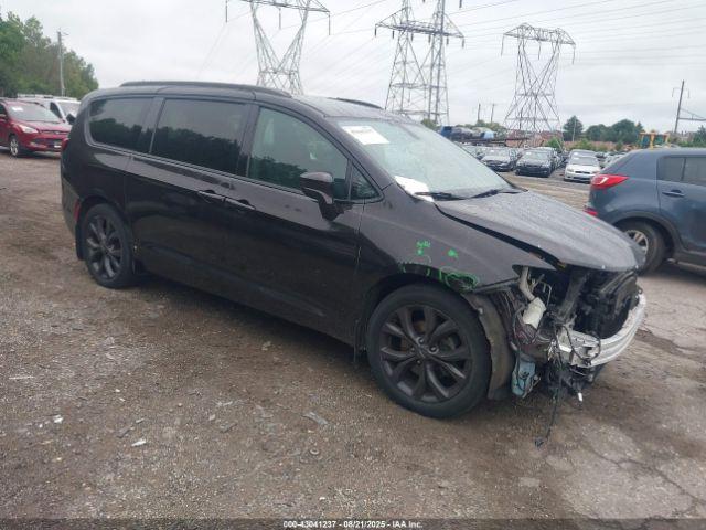  Salvage Chrysler Pacifica