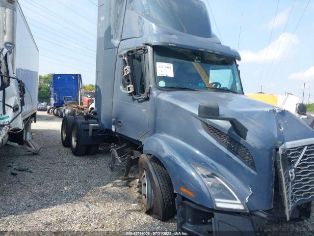  Salvage Volvo Vnl