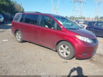  Salvage Toyota Sienna