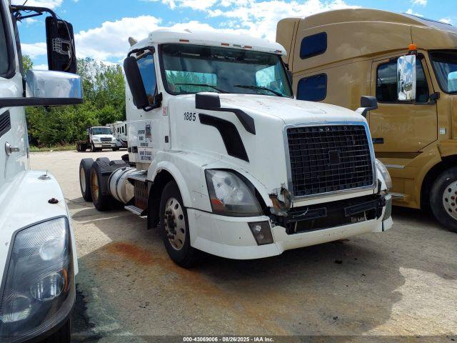  Salvage Volvo Vn