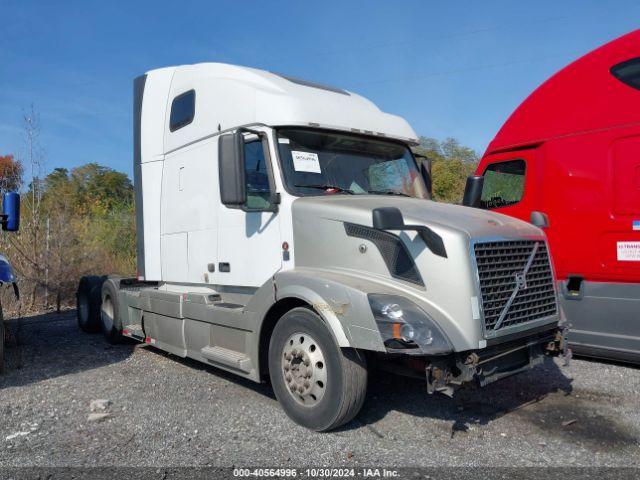  Salvage Volvo Vn