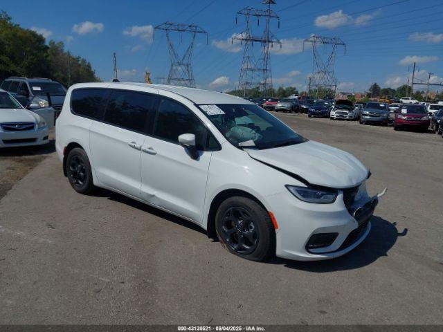  Salvage Chrysler Pacifica