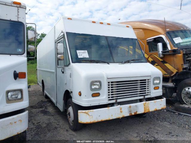  Salvage Freightliner Chassis