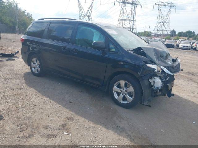  Salvage Toyota Sienna